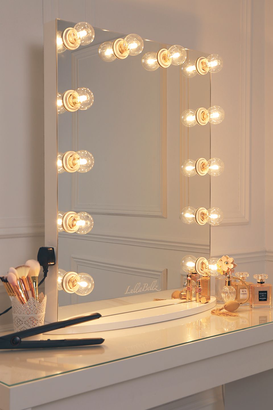Makeup Mirror Lighting: Choosing the Right Illumination - Huset